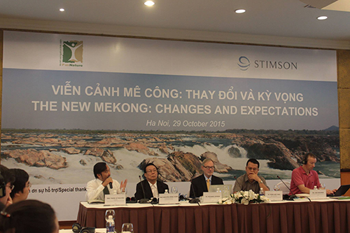 Panelists included Mr. Trinh Le Nguyen (People and Nature Reconciliation), Mr. Nguyen Hong Toan (former Vietnam National Mekong  Committee Secretary-General), Dr. Richard Cronin (The Stimson Center), Dr. Tran Viet Thai  (Institute for Foreign Policy and Strategic Studies), and Mr. Jake Brunner (IUCN). (Picture: PanNature)